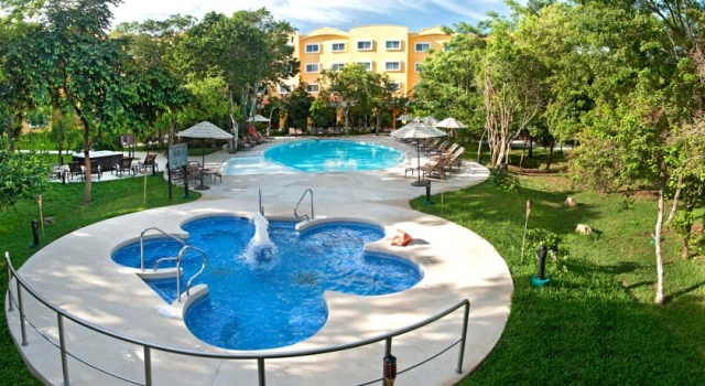 Courtyard by Marriott Cancun Airport 4