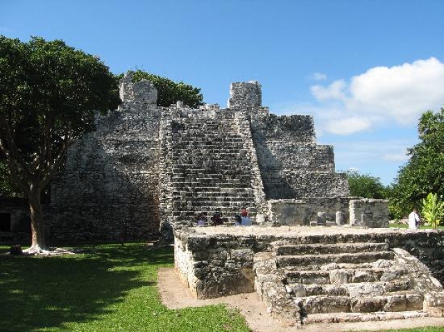Древний город майя Эль-Меко (El Meco)